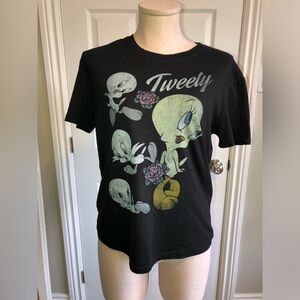 3/$40 Warner Bros. Tweety Bird graphic t-shirt